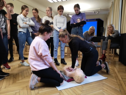 KONKURSI AASTA TEGU 2019/2020 NOMINENT: LC Pärnu Livonia heategevusprojekt “Õpilastele esmaabi- ja elustamiskoolituste läbiviimise toetamine”